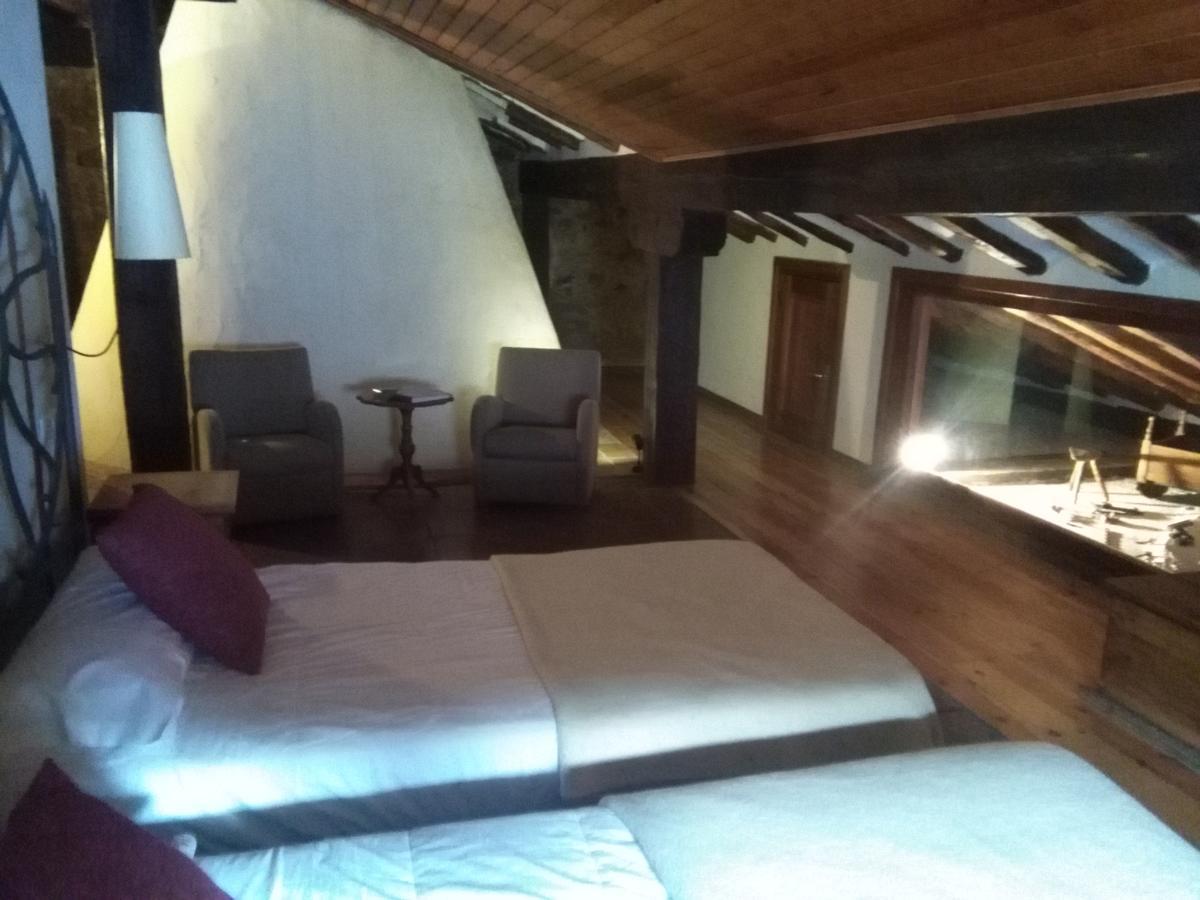 Real Posada De La Mesta Molinos de Duero Luaran gambar