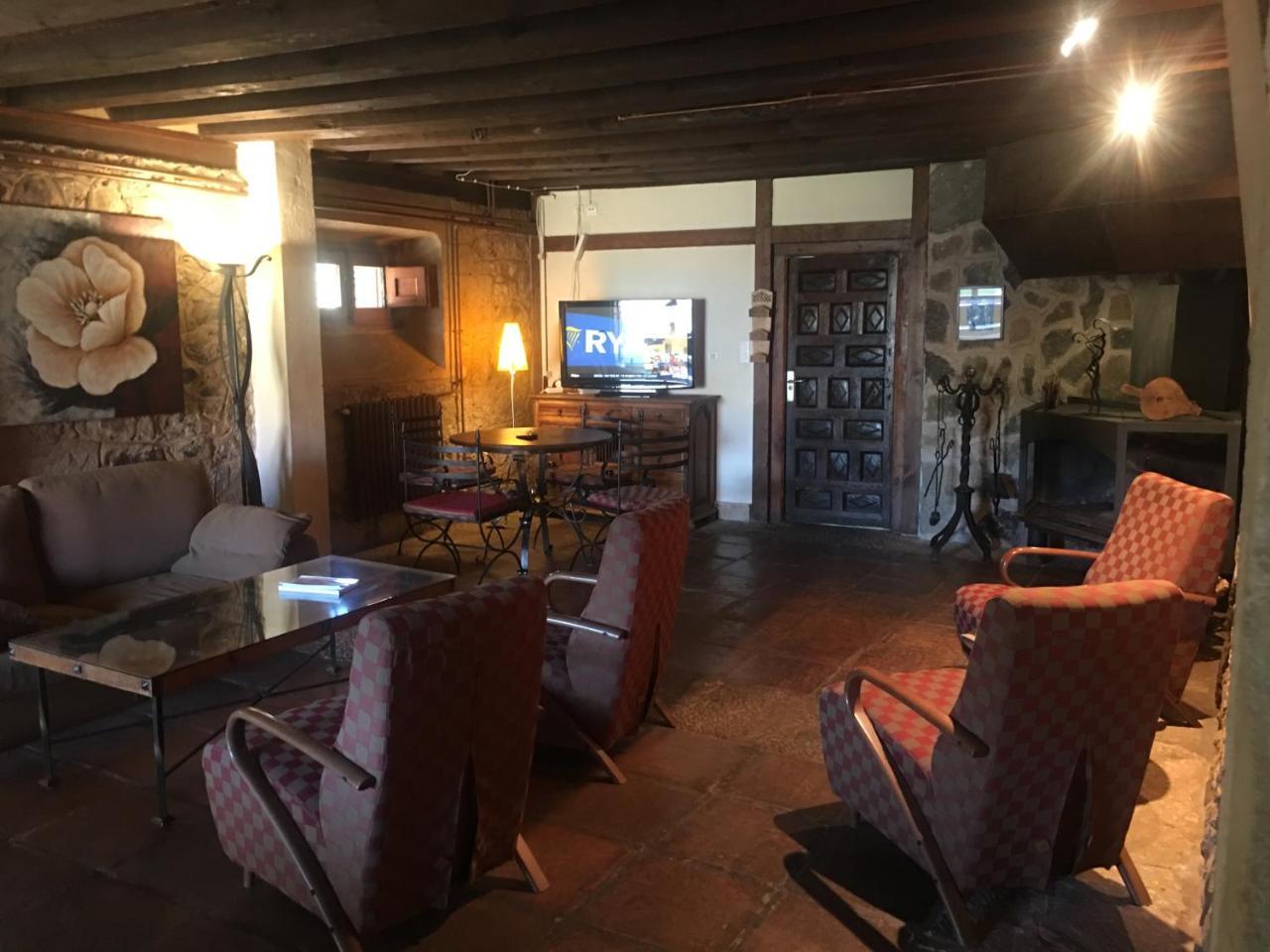 Real Posada De La Mesta Molinos de Duero Luaran gambar